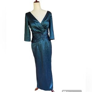 Cameron Blake emerald green satin formal gown size 10